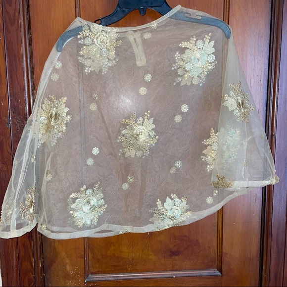 Gold embroidered net cape - Picture 2 of 3